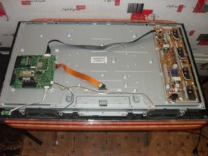 Reparatie van tv-matrixkabels