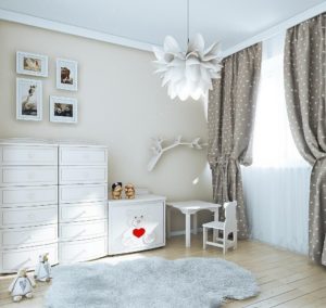 rideaux dans la chambre de bébé