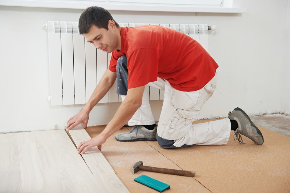 Colocar parquet sobre madera contrachapada