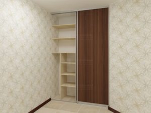 maliit na built-in na wardrobe