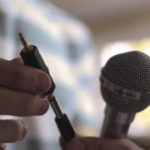 Kaip prijungti karaoke mikrofoną prie televizoriaus