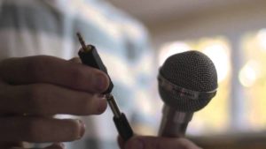 Comment connecter un microphone karaoké à votre téléviseur