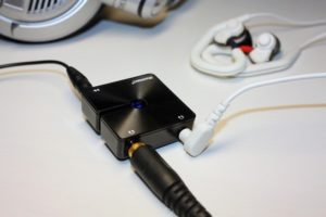 ¿Es posible conectar 2 auriculares a una computadora?