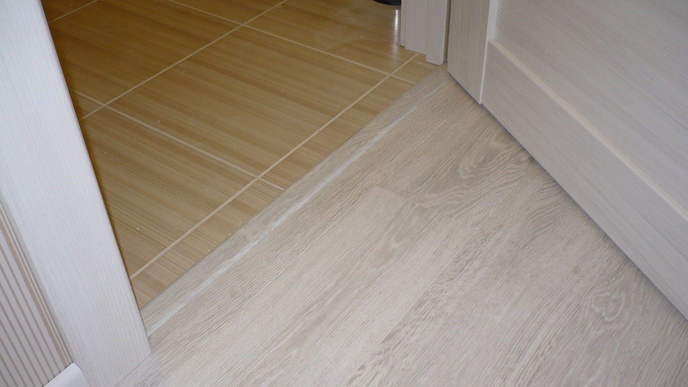 Cửa hoặc laminate làm gì đầu tiên?