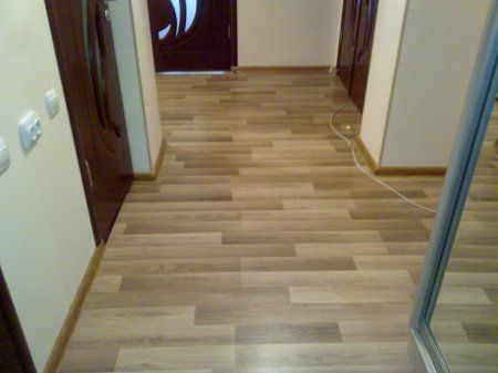 Δάπεδο laminate στο διάδρομο