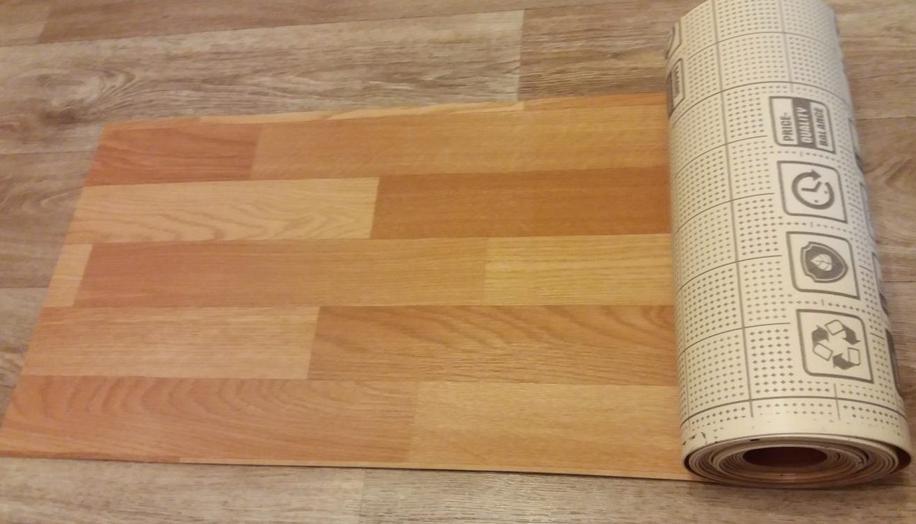 Linoleum để đặt trên sàn gỗ.