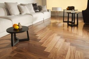 Đặt tấm laminate theo đường chéo 