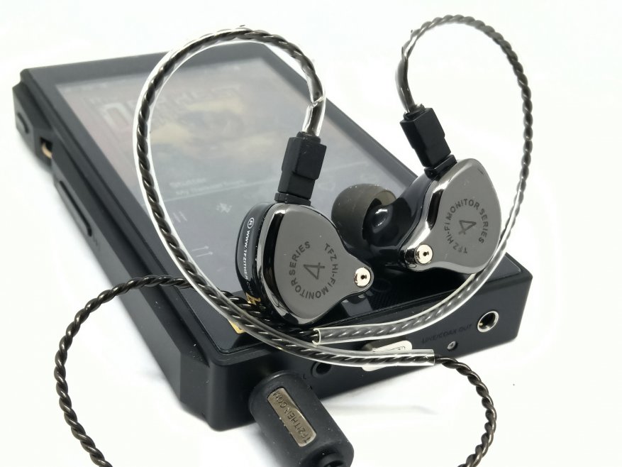 Mga headphone at telepono