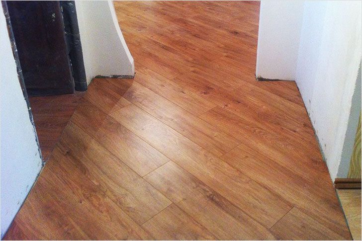 Đặt tấm laminate theo đường chéo 