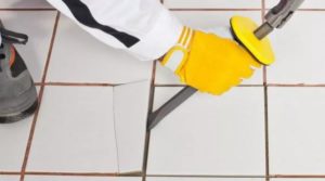 cómo quitar los azulejos del piso