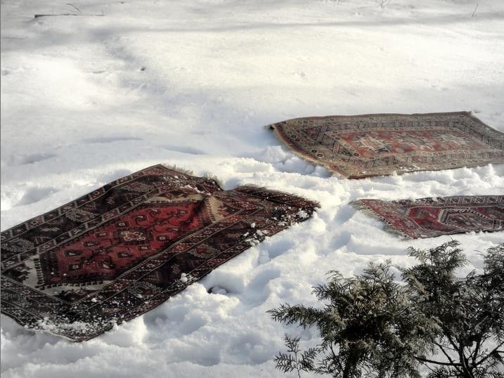 hvordan rengjøre teppe med snø