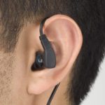 ¿Qué tipos de auriculares son más seguros para la audición?