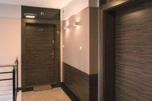 che cửa bằng laminate