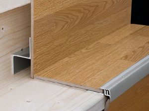 đặt tấm laminate lên tường