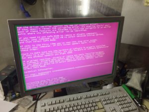 Pantalla de monitor rosa