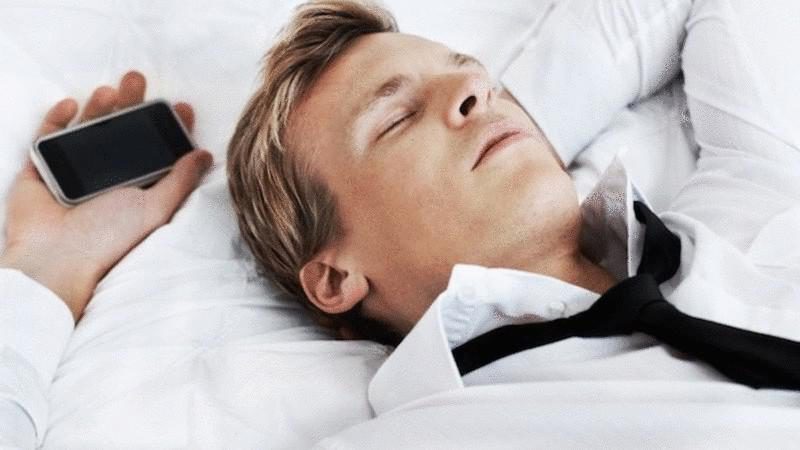 sover med din telefon