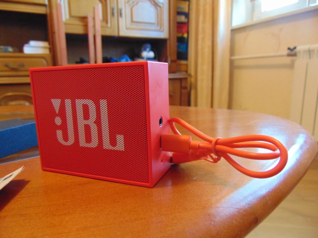 Comment charger une enceinte JBL