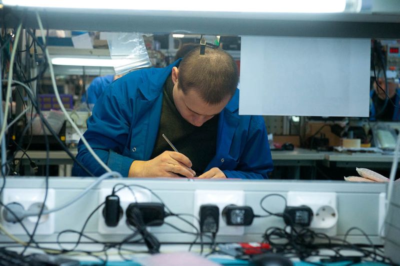 Centro de serviços de reparo de fones de ouvido.