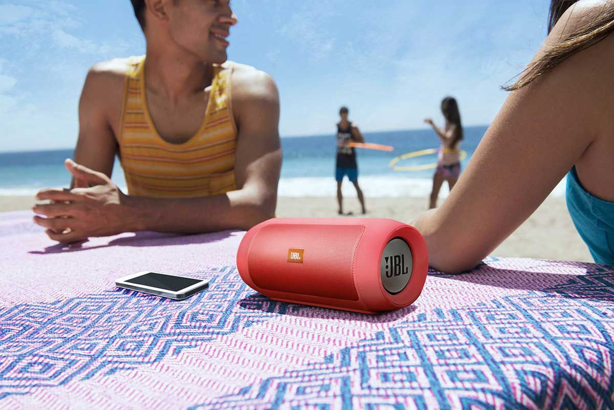 Haut-parleur pour téléphone sur la plage.