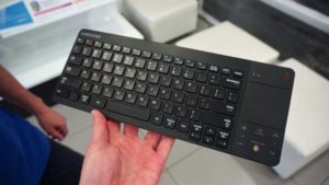 Paano ikonekta ang isang wireless na keyboard sa iyong TV