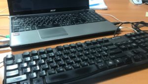 Paano ikonekta ang isang keyboard sa isang laptop