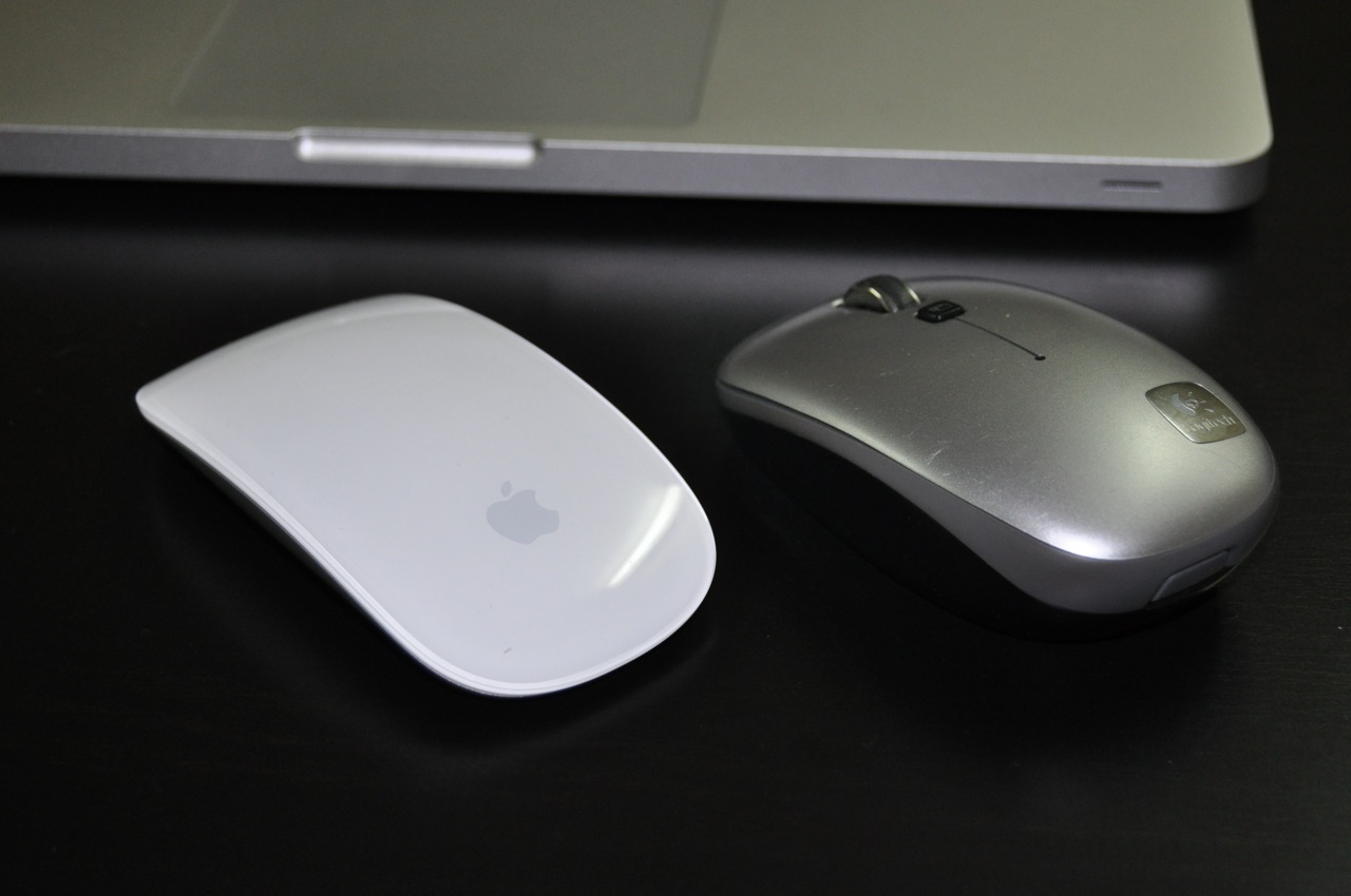 Cum se conectează un mouse la un MacBook