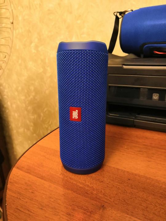 JBL Flip4.