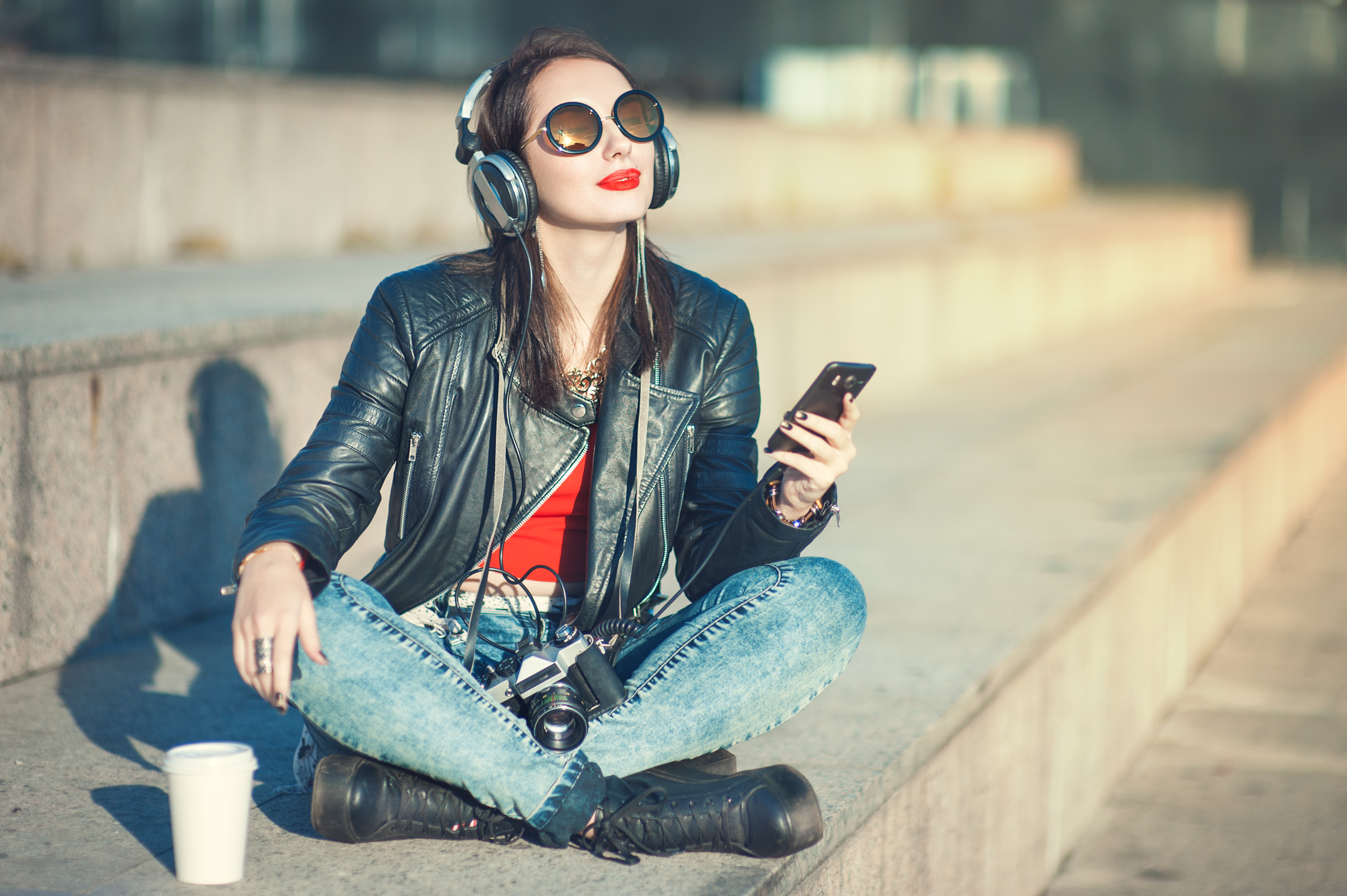 Auriculares cómodos para aquellos. quien usa lentes.