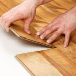 Pose de planches de parquet par méthode flottante