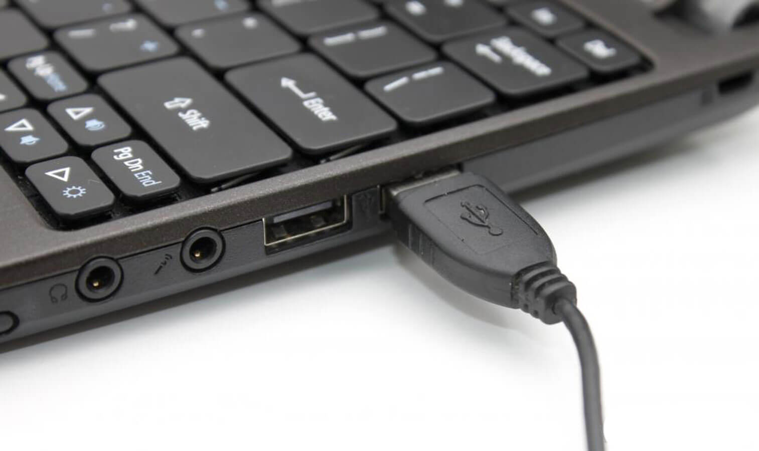 Laptop USB csatlakozó.