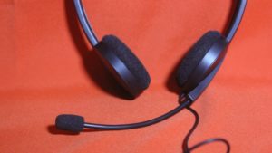 Micrófono con auriculares