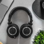 cómo conectar auriculares a la computadora portátil