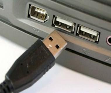 Zakaj vrata USB na mojem prenosniku ne delujejo?