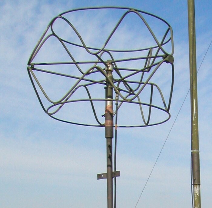 Antena feita de cabo coaxial.