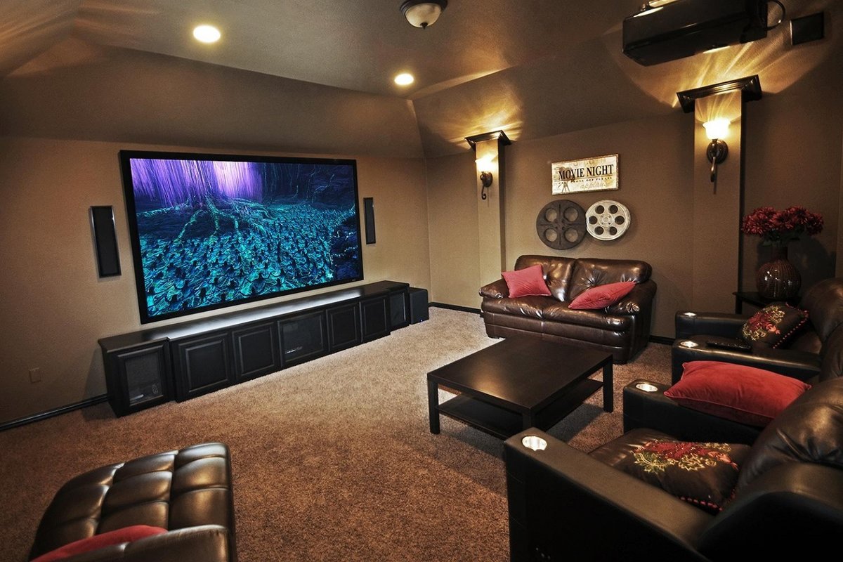 Option for the arrangement of furniture and home theater elements.