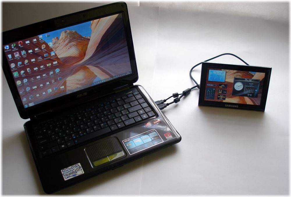 Tablet. sebagai monitor tambahan.