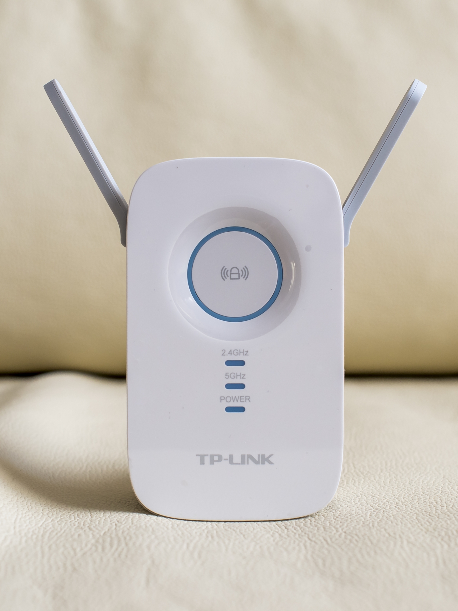 TP-Link Re350.