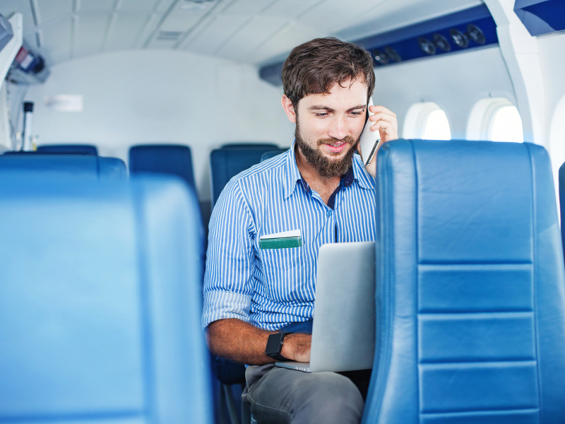 Laptop em um avião