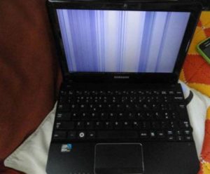 sọc dọc trên màn hình laptop