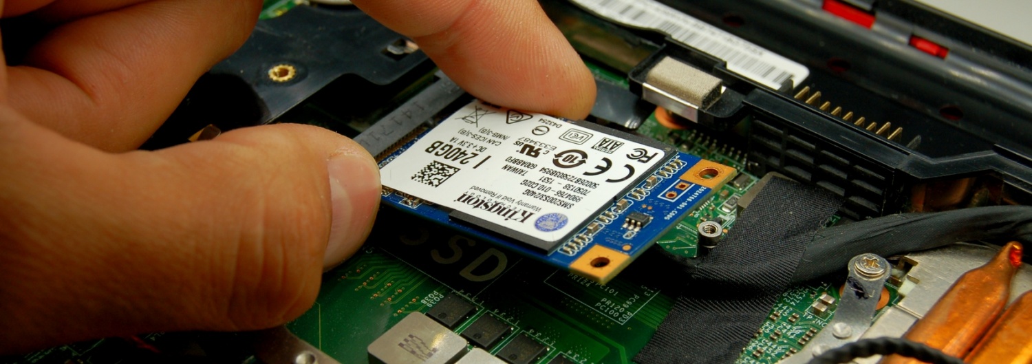 Cách kết nối SSD với máy tính xách tay