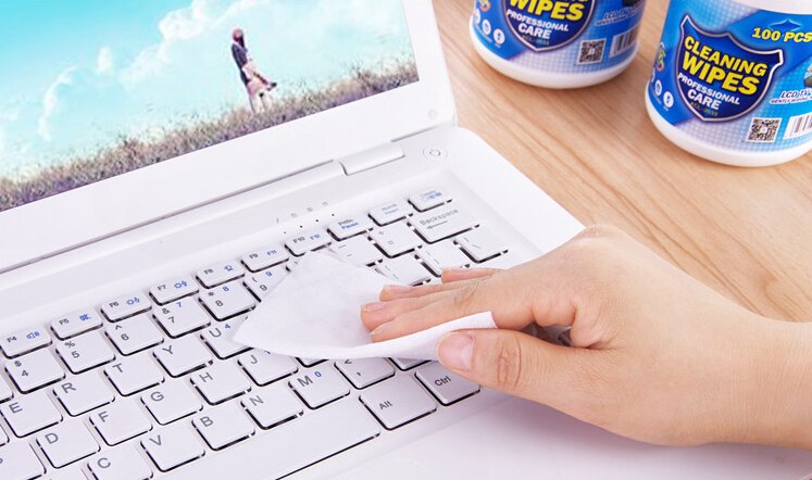 Nettoyer le clavier avec un chiffon humide.