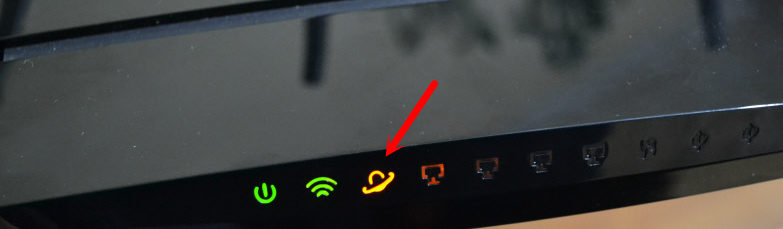 Naka-on ang pulang ilaw sa router