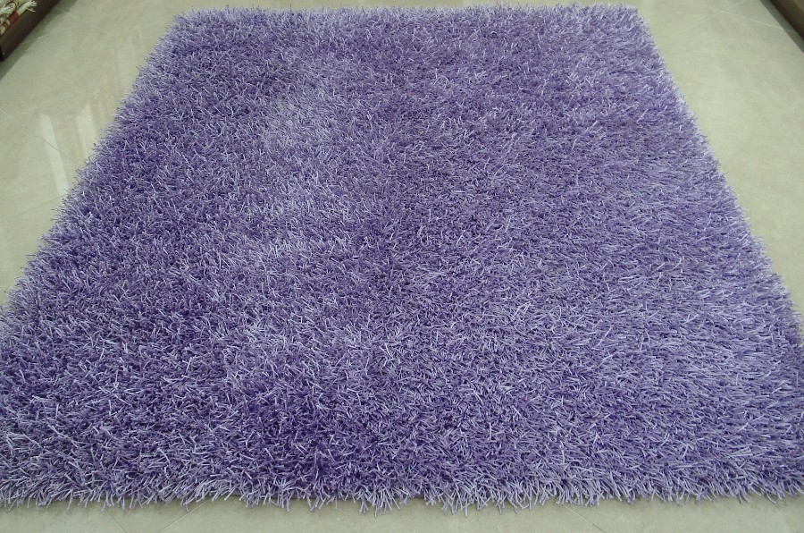 Tapis synthétique à poils longs