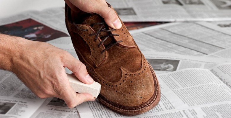 schoenen schoonmaken met stijfsel