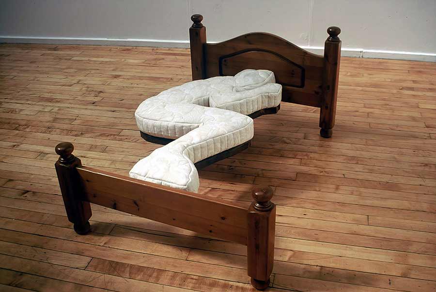 Letto strano.