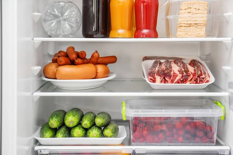 refrigerador congela la comida