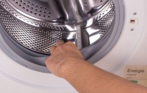 spin the washing machine drum