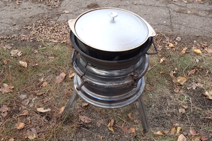 Brazier made of two discs.