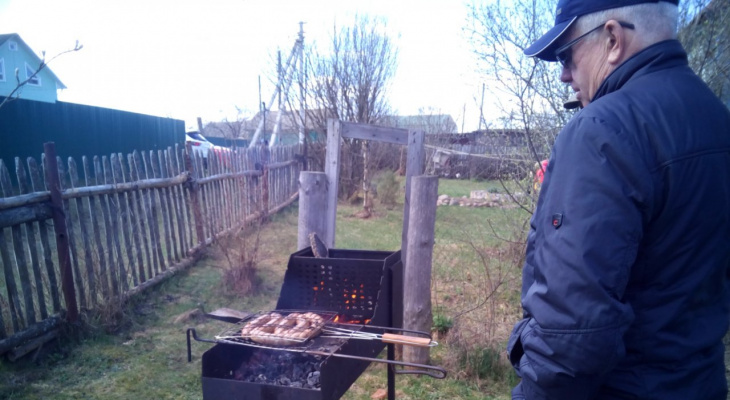 Barbecue su un orto personale.