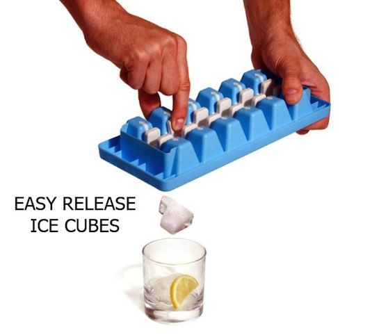 Ice tray na may mga pindutan.